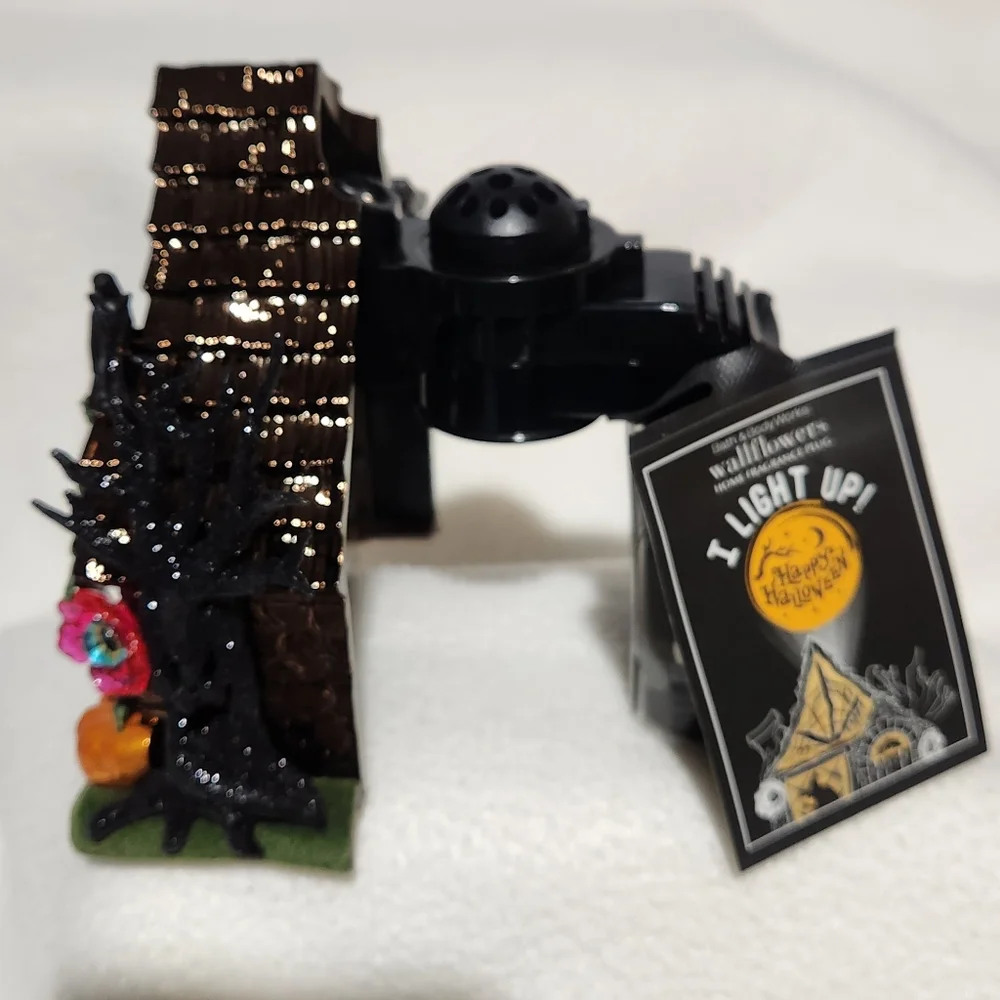 Two Bath and Body Works Halloween Wallflower Plug In's - Picture 4 of 6